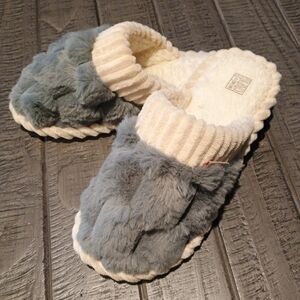 Gray & Cream Women's Slippers